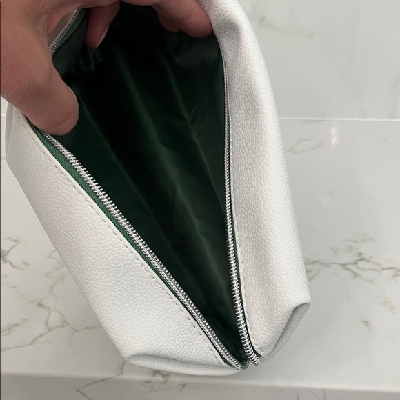 Elegant White Leather Pouch - Picture 2 of 3